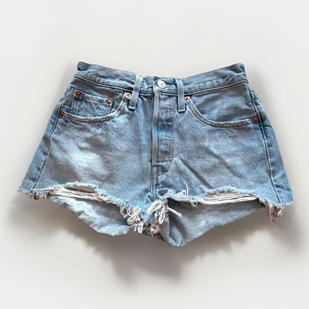LEVI’S Premium 501 Women's Light Wash Blue Denim High Rise Cut Off Shorts W26
